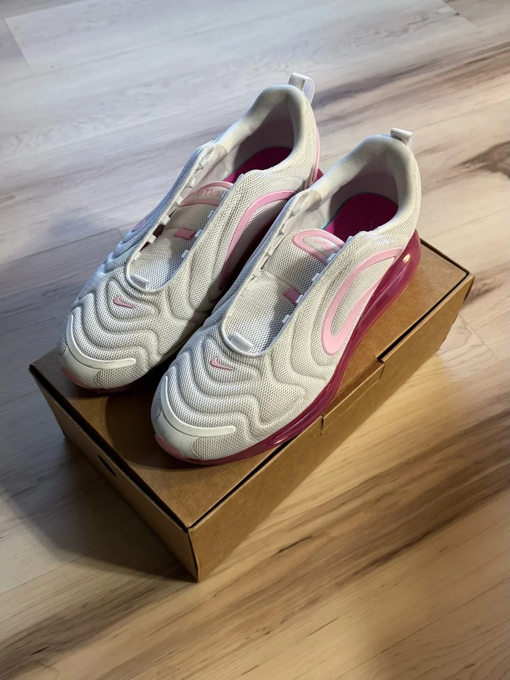 Nike Air Max 720 Pink Rise Sneakers